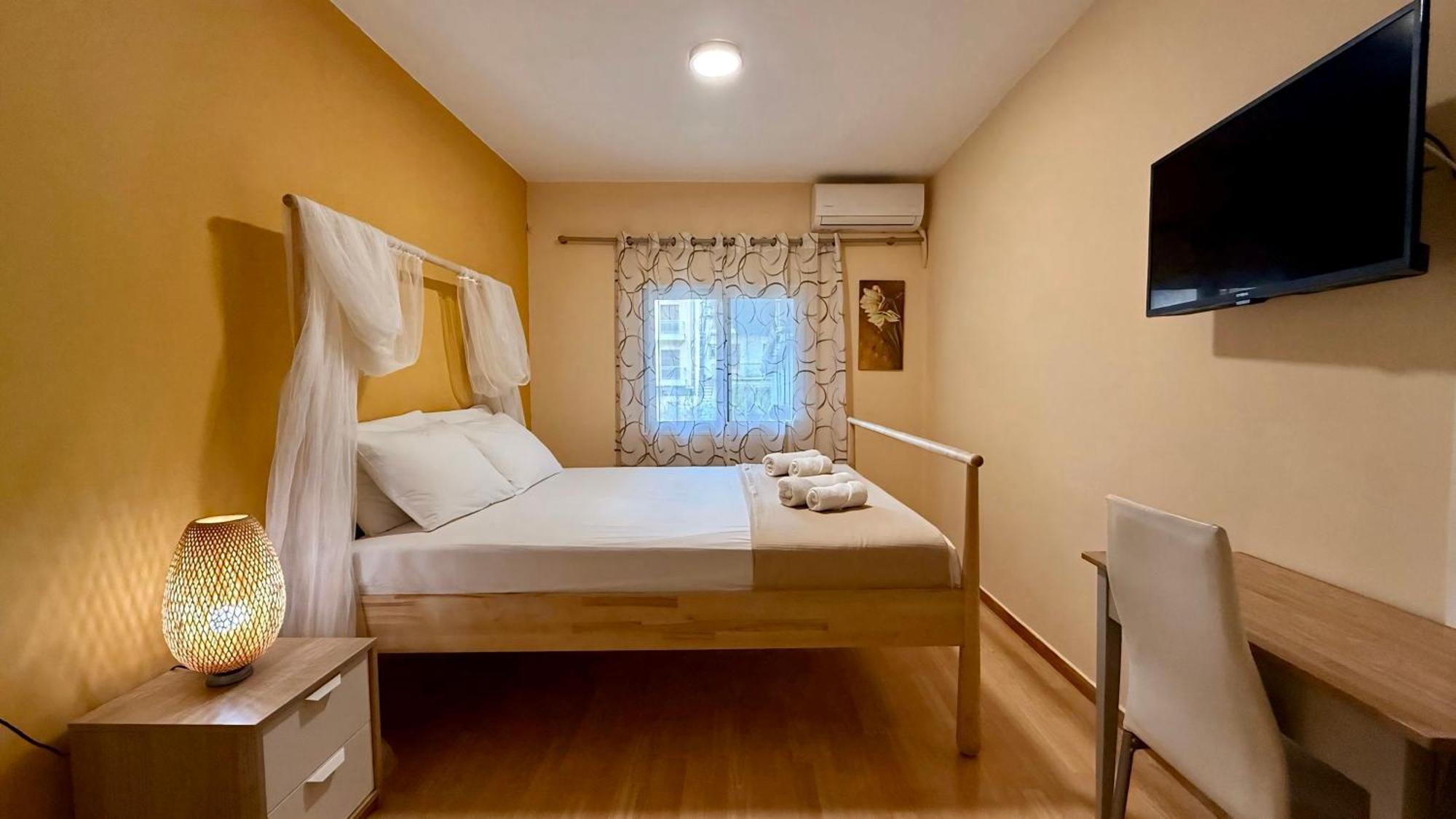 Byron Urban Apartment Каламата Екстериор снимка